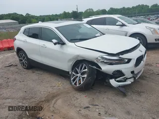 2022 BMW X2 sDrive28i z VIN WBXYH9C02N5U61967, wystawiony jako IAAI lot #42279016 z przebiegiem 40 293 mil mil oraz . Historia ofert i sprzedaży dostępna na DreamBid. Obrazek 1.