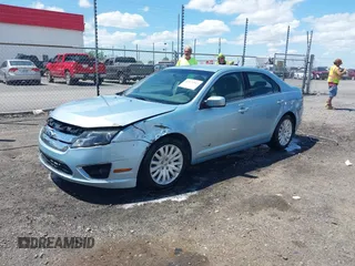 2010 Ford Fusion Hybrid z VIN 3FADP0L33AR385001, wystawiony jako IAAI lot #42074965 z przebiegiem 195 962 mil mil oraz . Historia ofert i sprzedaży dostępna na DreamBid. Obrazek 2.