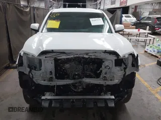 2023 Toyota Tacoma SR5 z VIN 3TYAZ5CN9PT030723, wystawiony jako IAAI lot #41607535 z przebiegiem 40 215 mil mil oraz . Historia ofert i sprzedaży dostępna na DreamBid. Obrazek 13.