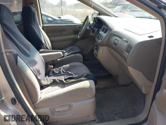 2001 Toyota Sienna LE with VIN 4T3ZF13C41U377591, listed as a IAAI auction lot 42065958 with 268,180 mi miles. Bid and sale history available at carsss.com. Image 5.