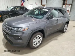 2024 Jeep Compass Latitude z VIN 3C4NJDBN3RT120345, wystawiony jako Copart lot #45423375 z przebiegiem 985 mil mil oraz Czysty tytuł • Clean title. Historia ofert i sprzedaży dostępna na DreamBid. Obrazek 1.