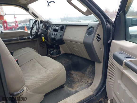 2010 Ford Super Duty F-250 SRW XL with VIN 1FTNF2B58AEA11843, listed as a IAAI auction lot 41853502 with 139,625 mi miles. Bid and sale history available at carsss.com. Image 8.