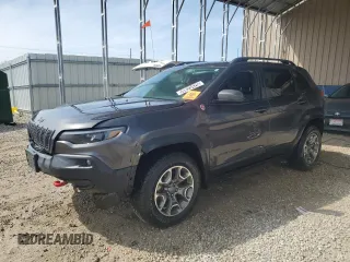 2020 Jeep Cherokee Trailhawk z VIN 1C4PJMBX6LD518088, wystawiony jako Copart lot #50823425 z przebiegiem 49 854 mil mil oraz Czysty tytuł • Clean title. Historia ofert i sprzedaży dostępna na DreamBid. Obrazek 1.