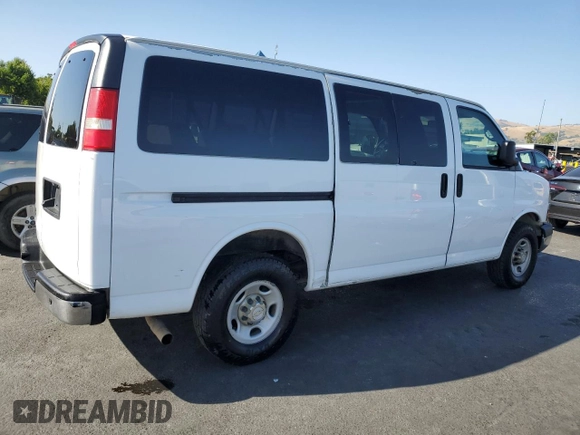 2013 Chevrolet Express Passenger 1LT z VIN 1GAZGYFG7D1130758, wystawiony jako Copart lot #59625915 z przebiegiem 152 806 mil mil oraz Szkoda całkowita • Salvage title. Historia ofert i sprzedaży dostępna na DreamBid. Obrazek 3.