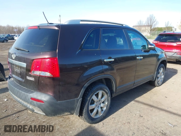 2011 Kia Sorento LX with VIN 5XYKT4A13BG004247, listed as a IAAI auction lot 41953128 with 162,595 mi miles. Bid and sale history available at carsss.com. Image 4.