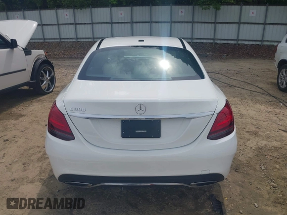 2019 Mercedes-Benz C 300 z VIN 55SWF8DB4KU282844, wystawiony jako IAAI lot #42177114 z przebiegiem 44 605 mil mil oraz . Historia ofert i sprzedaży dostępna na DreamBid. Obrazek 17.