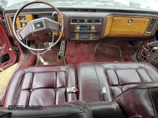 1981 Cadillac Fleetwood z VIN 1G6AB4790B9242220, wystawiony jako Copart lot #88823935 z przebiegiem 57 484 mil mil oraz Szkoda całkowita • Salvage title. Historia ofert i sprzedaży dostępna na DreamBid. Obrazek 8.