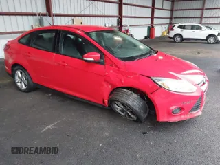 2013 Ford Focus SE z VIN 1FADP3F27DL111047, wystawiony jako IAAI lot #41946067 z przebiegiem 151 849 mil mil oraz . Historia ofert i sprzedaży dostępna na DreamBid. Obrazek 1.