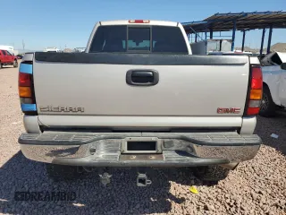 2005 GMC Sierra 2500HD SLE z VIN 1GTHK232X5F936296, wystawiony jako Copart lot #50244575 z przebiegiem 336 259 mil mil oraz Szkoda całkowita • Salvage title. Historia ofert i sprzedaży dostępna na DreamBid. Obrazek 6.
