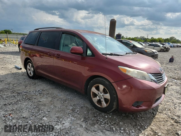 2013 Toyota Sienna LE AAS z VIN 5TDKK3DC6DS362510, wystawiony jako Copart lot #65827725 z przebiegiem 175 045 mil mil oraz Czysty tytuł • Clean title. Historia ofert i sprzedaży dostępna na DreamBid. Obrazek 4.