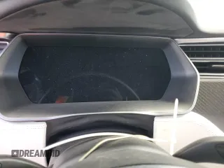 2017 Tesla Model X 90D z VIN 5YJXCBE2XHF060912, wystawiony jako Copart lot #55286205 z przebiegiem Nie podano mil oraz Szkoda całkowita • Salvage title. Historia ofert i sprzedaży dostępna na DreamBid. Obrazek 9.
