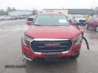 2024 GMC Terrain SLE z VIN 3GKALTEG4RL162236, wystawiony jako IAAI lot #41733811 z przebiegiem 35 542 mil mil oraz . Historia ofert i sprzedaży dostępna na DreamBid. Obrazek 12.