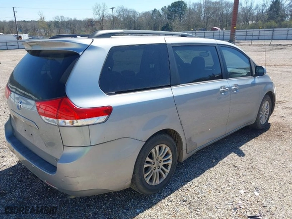 2014 Toyota Sienna XLE with VIN 5TDYK3DC2ES450918, listed as a IAAI auction lot 41732591 with 160,893 mi miles. Bid and sale history available at carsss.com. Image 4.