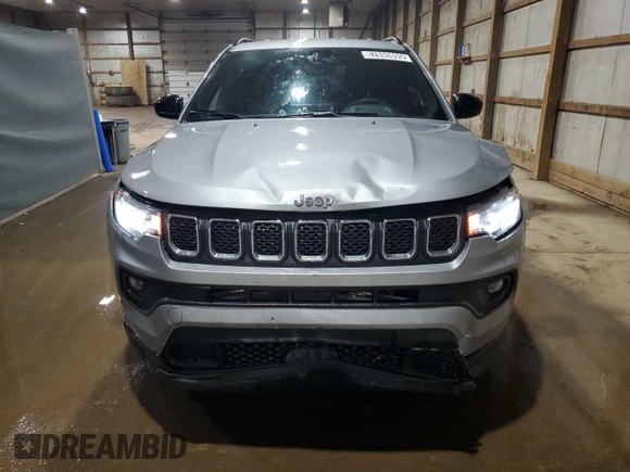 2024 Jeep Compass Latitude with VIN 3C4NJDBN7RT595027, listed as a Copart auction lot 62690895 with 41,148 mi miles and Clean title. Bid and sale history available at DreamBid. Image 5.