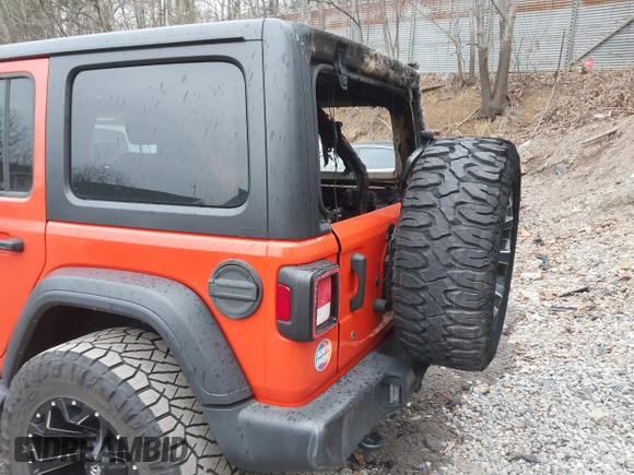2018 Jeep Wrangler Unlimited Sport z VIN 1C4HJXDN4JW198045, wystawiony jako IAAI lot #41930547 z przebiegiem 62 402 mil mil oraz . Historia ofert i sprzedaży dostępna na DreamBid. Obrazek 17.