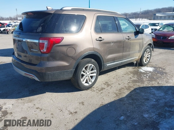 2016 Ford Explorer XLT with VIN 1FM5K7D80GGA43226, listed as a IAAI auction lot 41624298 with 173,649 mi miles. Bid and sale history available at carsss.com. Image 4.