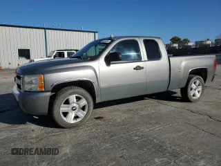 2007 Chevrolet Silverado 1500 LT w/1LT with VIN 2GCEC19J271614884, listed as a Copart auction lot 84551504 with 147,445 mi miles and Salvage Title. Bid and sale history available at carsss.com. Image 1.