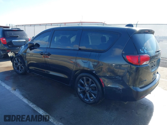 2020 Chrysler Pacifica Touring with VIN 2C4RC1FG8LR150540, listed as a IAAI auction lot 41506101 with 152,046 mi miles and . Bid and sale history available at DreamBid. Image 3.