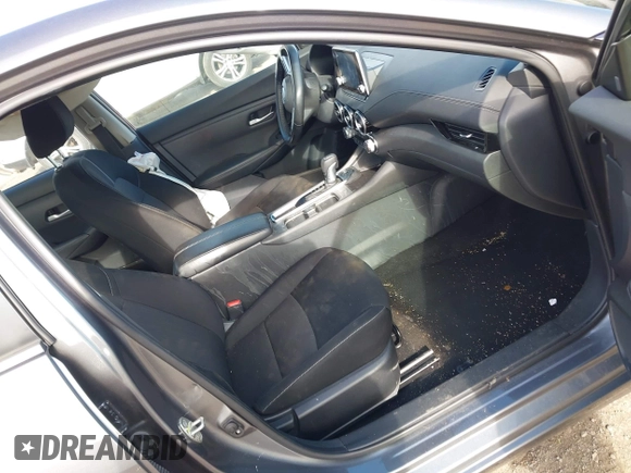 2022 Nissan Sentra SV z VIN 3N1AB8CV1NY275140, wystawiony jako IAAI lot #42156242 z przebiegiem 55 729 mil mil oraz . Historia ofert i sprzedaży dostępna na DreamBid. Obrazek 5.