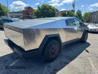 2024 Tesla Cybertruck z VIN 7G2CEHED4RA007048, wystawiony jako Copart lot #59535265 z przebiegiem 19 154 mil mil oraz Czysty tytuł • Clean title. Historia ofert i sprzedaży dostępna na DreamBid. Obrazek 3.