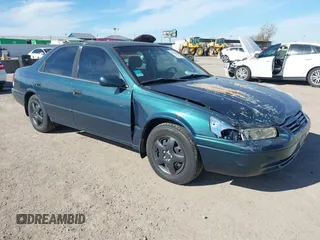 1997 Toyota Camry LE z VIN 4T1BG22K7VU775082, wystawiony jako IAAI lot #41358186 z przebiegiem 309 472 mil mil oraz . Historia ofert i sprzedaży dostępna na DreamBid. Obrazek 1.