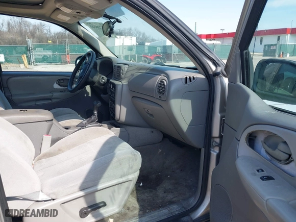 2008 Chevrolet TrailBlazer LT w/1LT with VIN 1GNDS13S882228009, listed as a IAAI auction lot 41726682 with 133,739 mi miles. Bid and sale history available at carsss.com. Image 5.