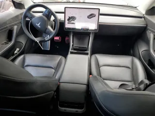 2020 Tesla Model 3 Standard Range Plus z VIN 5YJ3E1EA5LF644296, wystawiony jako Copart lot #56953645 z przebiegiem 89 356 mil mil oraz Szkoda całkowita • Salvage title. Historia ofert i sprzedaży dostępna na DreamBid. Obrazek 8.