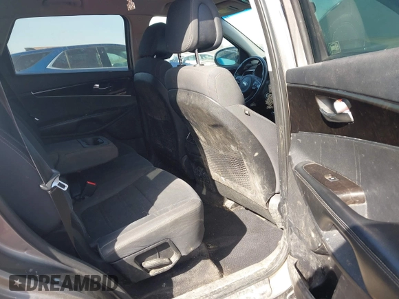 2016 Kia Sorento LX with VIN 5XYPGDA54GG065563, listed as a IAAI auction lot 41801533 with 126,557 mi miles. Bid and sale history available at carsss.com. Image 8.