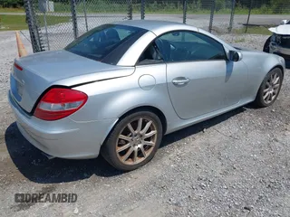 2005 Mercedes-Benz SLK 230/320 z VIN WDBWK56F55F049419, wystawiony jako IAAI lot #42258163 z przebiegiem 36 803 mil mil oraz . Historia ofert i sprzedaży dostępna na DreamBid. Obrazek 4.