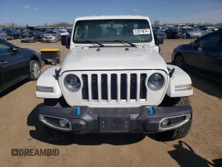 2023 Jeep Wrangler Sahara z VIN 1C4JJXP61PW519599, wystawiony jako Copart lot #51814674 z przebiegiem Nie podano mil oraz Szkoda całkowita • Salvage title. Historia ofert i sprzedaży dostępna na DreamBid. Obrazek 5.