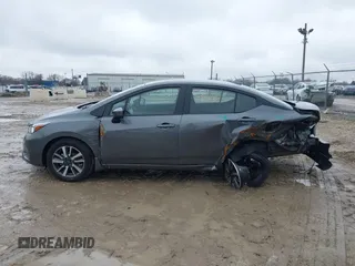 2024 Nissan Versa SV z VIN 3N1CN8EV7RL843827, wystawiony jako IAAI lot #41741043 z przebiegiem 9 062 mil mil oraz . Historia ofert i sprzedaży dostępna na DreamBid. Obrazek 14.