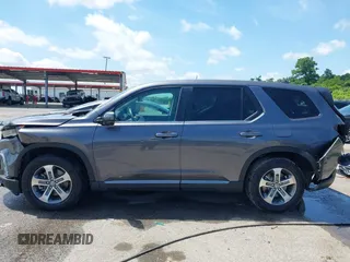 2025 Honda Pilot EX-L z VIN 5FNYG2H43SB010172, wystawiony jako IAAI lot #42262312 z przebiegiem 9 853 mil mil oraz . Historia ofert i sprzedaży dostępna na DreamBid. Obrazek 14.
