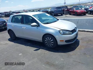 2013 Volkswagen Golf w/Conv z VIN WVWDB7AJ0DW130293, wystawiony jako IAAI lot #42474230 z przebiegiem 188 475 mil mil oraz . Historia ofert i sprzedaży dostępna na DreamBid. Obrazek 1.