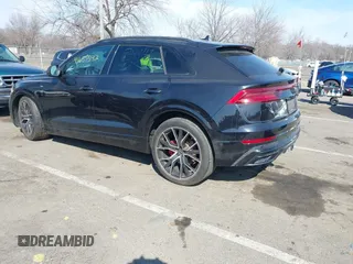 2021 Audi Q8 Prestige z VIN WA1FVAF18MD012276, wystawiony jako IAAI lot #41651592 z przebiegiem 45 615 mil mil oraz . Historia ofert i sprzedaży dostępna na DreamBid. Obrazek 3.