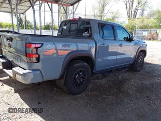 2022 Nissan Frontier SV z VIN 1N6ED1EK5NN685565, wystawiony jako IAAI lot #42091479 z przebiegiem 61 914 mil mil oraz . Historia ofert i sprzedaży dostępna na DreamBid. Obrazek 4.