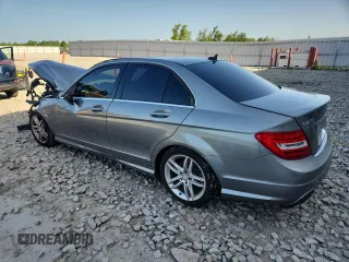 2013 Mercedes-Benz C 250 Sport z VIN WDDGF4HB6DA800964, wystawiony jako Copart lot #61640375 z przebiegiem 151 720 mil mil oraz Nie do naprawy • Non repairable. Historia ofert i sprzedaży dostępna na DreamBid. Obrazek 2.