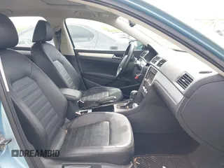 2012 Volkswagen Passat SE z VIN 1VWBM7A33CC076083, wystawiony jako IAAI lot #42260077 z przebiegiem 186 066 mil mil oraz . Historia ofert i sprzedaży dostępna na DreamBid. Obrazek 5.