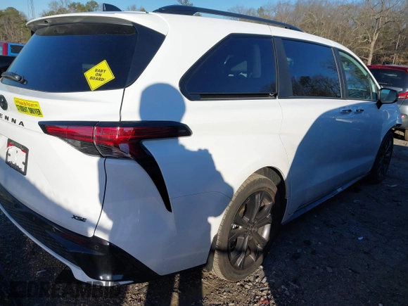 2025 Toyota Sienna XSE z VIN 5TDDRKEC2SS232704, wystawiony jako IAAI lot #41282047 z przebiegiem 2 064 mil mil oraz . Historia ofert i sprzedaży dostępna na DreamBid. Obrazek 4.