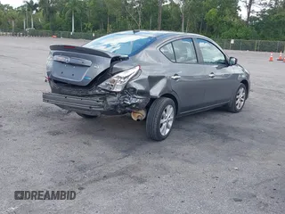 2016 Nissan Versa SV z VIN 3N1CN7AP3GL889508, wystawiony jako IAAI lot #42188750 z przebiegiem 80 754 mil mil oraz . Historia ofert i sprzedaży dostępna na DreamBid. Obrazek 4.