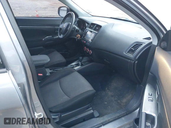 2018 Mitsubishi Outlander ES z VIN JA4AP3AU1JZ034958, wystawiony jako IAAI lot #41298536 z przebiegiem 145 267 mil mil oraz . Historia ofert i sprzedaży dostępna na DreamBid. Obrazek 5.