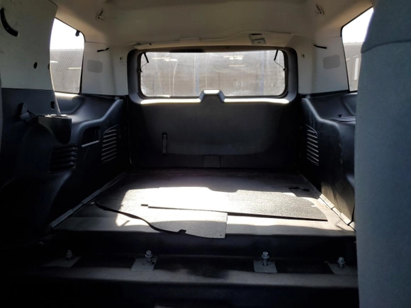 2018 Chevrolet Tahoe Commercial with VIN 1GNSKDEC1JR244967, listed as a Copart auction lot 61610225 with 77,377 mi miles and Clean title. Bid and sale history available at DreamBid. Image 10.