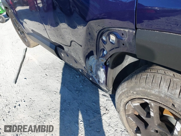 2020 Jeep Renegade Latitude with VIN ZACNJABB5LPL87163, listed as a IAAI auction lot 40948221 with 118,125 mi miles and . Bid and sale history available at DreamBid. Image 20.