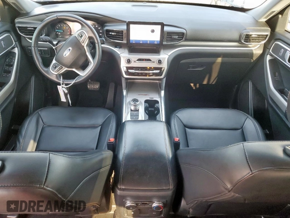 2022 Ford Explorer XLT with VIN 1FMSK7DH1NGA35734, listed as a Copart auction lot 58496155 with 60,526 mi miles and Salvage title. Bid and sale history available at DreamBid. Image 8.