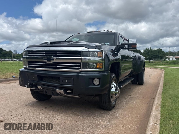 2017 Chevrolet Silverado 3500HD High Country with VIN 1GC4K1EY9HF160774, listed as a Copart auction lot 58665585 with 388,613 mi miles and Clean title. Bid and sale history available at DreamBid. Image 2.