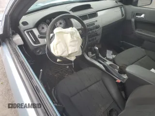 2008 Ford Focus SE z VIN 1FAHP33N48W204502, wystawiony jako Copart lot #53145615 z przebiegiem Nie podano mil oraz Szkoda całkowita • Salvage title. Historia ofert i sprzedaży dostępna na DreamBid. Obrazek 8.
