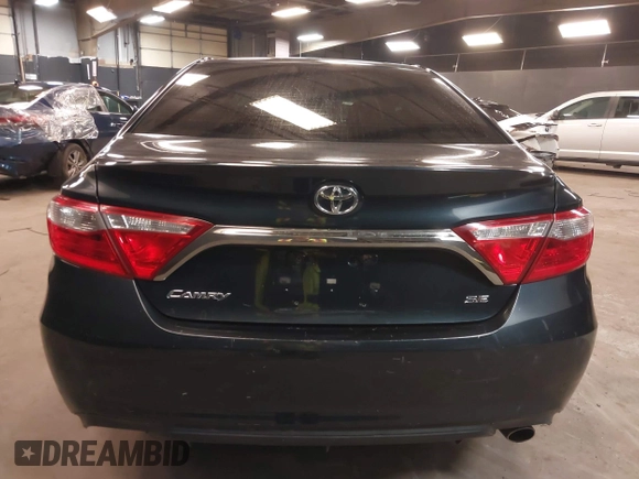 2015 Toyota Camry XLE z VIN 4T1BF1FK0FU023457, wystawiony jako IAAI lot #42333323 z przebiegiem 272 834 mil mil oraz . Historia ofert i sprzedaży dostępna na DreamBid. Obrazek 16.