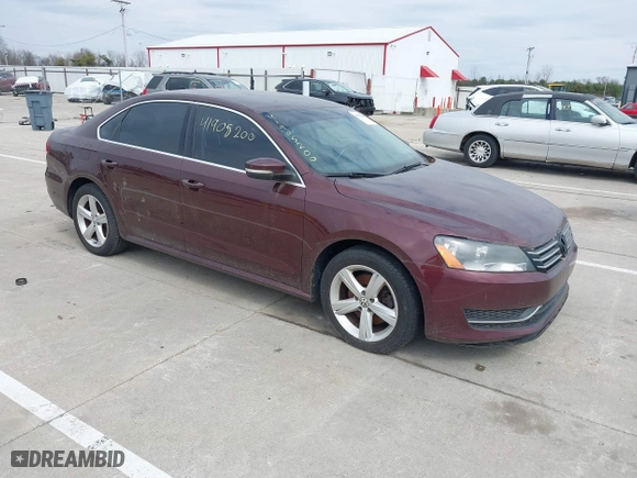 2012 Volkswagen Passat SE w/Sunroof with VIN 1VWBH7A31CC076037, listed as a IAAI auction lot 41905200 with 141,809 mi miles. Bid and sale history available at carsss.com. Image 1.