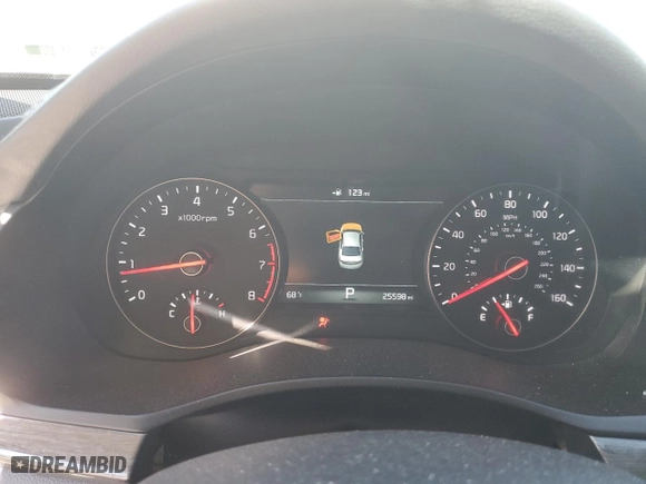 2017 Kia Cadenza Premium with VIN KNALC4J11H5070072, listed as a Copart auction lot 46527985 with 25,598 mi miles and Salvage Title. Bid and sale history available at carsss.com. Image 9.