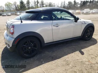 2012 MINI Coupe S z VIN WMWSX3C59CT465700, wystawiony jako Copart lot #52966245 z przebiegiem 136 253 mil mil oraz Szkody całkowita. Historia ofert i sprzedaży dostępna na DreamBid. Obrazek 3.