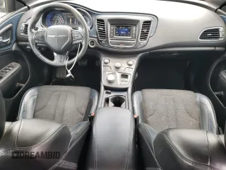 2016 Chrysler 200 S z VIN 1C3CCCBB7GN127902, wystawiony jako Copart lot #57384865 z przebiegiem 109 212 mil mil oraz Szkoda całkowita • Salvage title. Historia ofert i sprzedaży dostępna na DreamBid. Obrazek 8.